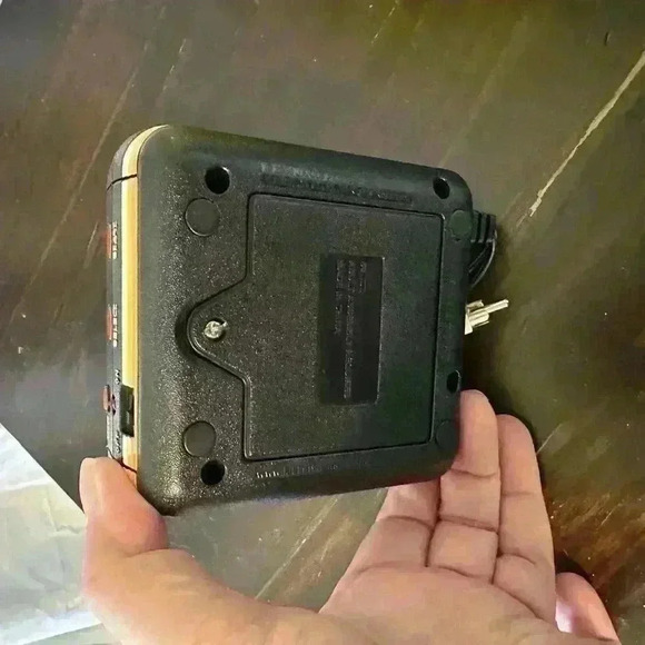 Activision Plug and Play TV Games Joystick 2004 Jakks Pacific Retro - Picture 3 of 5